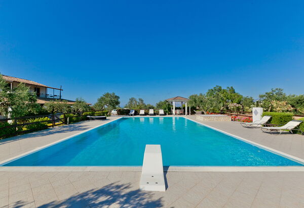 Tenutersa: bassin, Extérieur, Extérieurs