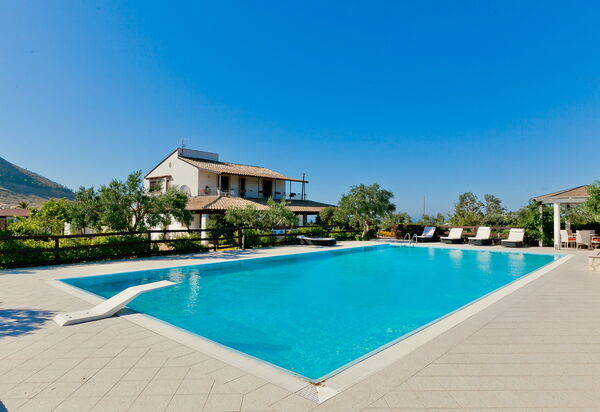 Tenutersa: bassin, Extérieur, Extérieurs