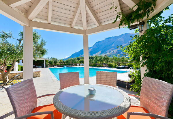 Tenutersa: bassin, Extérieur, Extérieurs