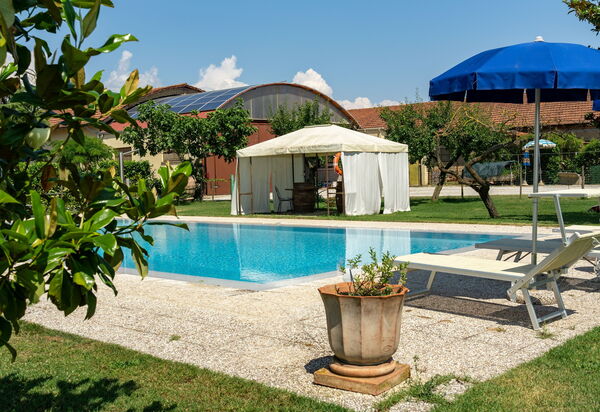 Casale Miro: бассейн, Открытый, Экстерьеры