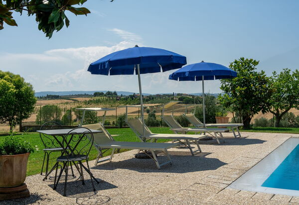 Casale Miro: бассейн, Открытый, Экстерьеры