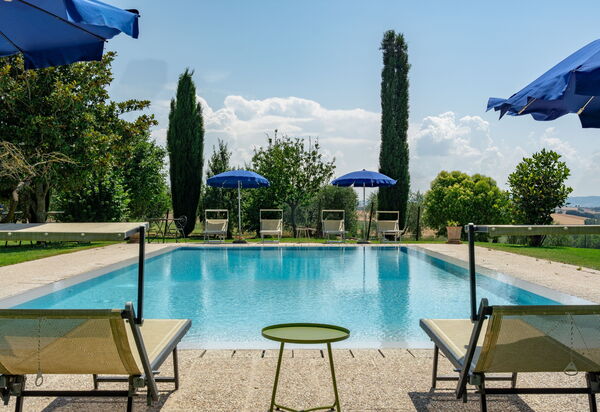 Casale Miro: бассейн, Открытый, Экстерьеры