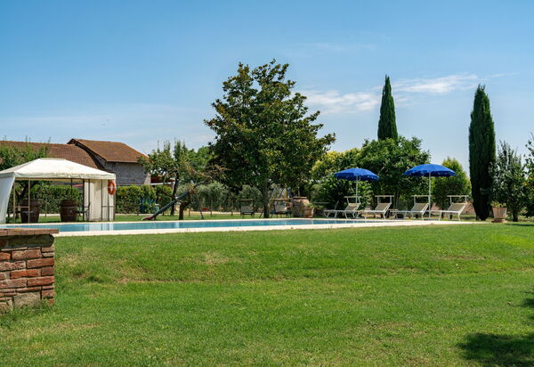 Casale Miro: бассейн, Открытый, Экстерьеры