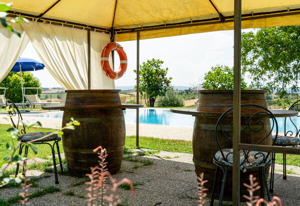 Casale Miro: Балкон / Терраса / Патио, бассейн, Открытый, Экстерьеры