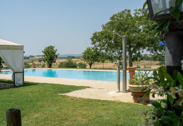 Casale Miro: бассейн, Открытый, Экстерьеры