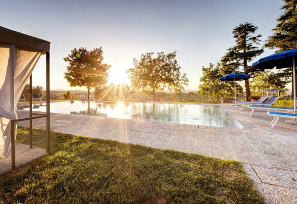 Casale Miro: бассейн, Взгляды, Открытый, Сад, Экстерьеры