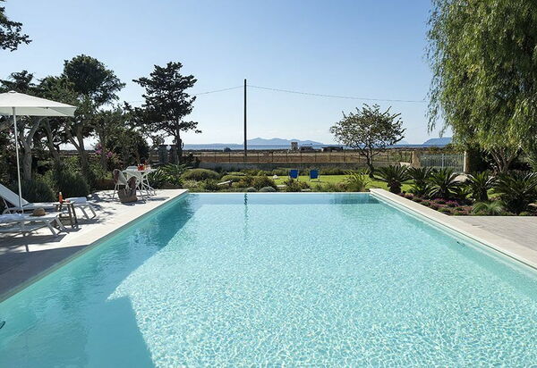 Villa Salinella: Schwimmbad