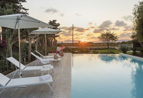 Villa Salinella: Schwimmbad