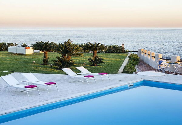 Blu Moon: Buitenshuis, Keer bekeken, Tuin, zwembad