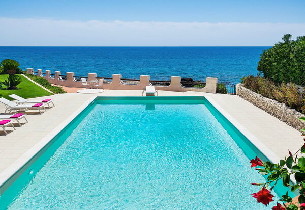 Blu Moon: Keer bekeken, zwembad