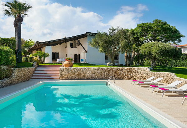 Blu Moon: Buitenkanten, Tuin, zwembad