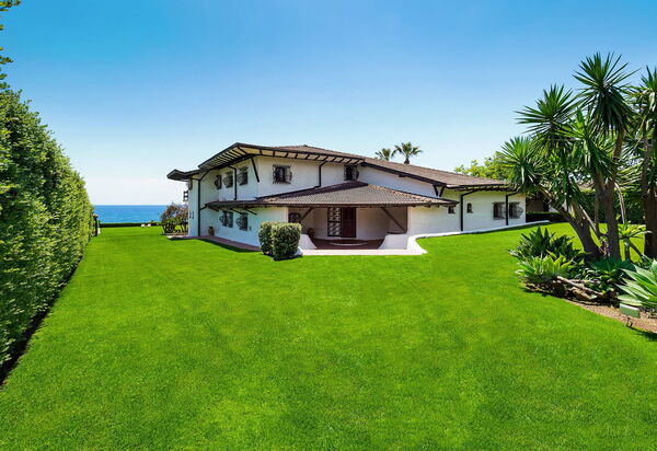 Blu Moon: Buitenkanten, Tuin