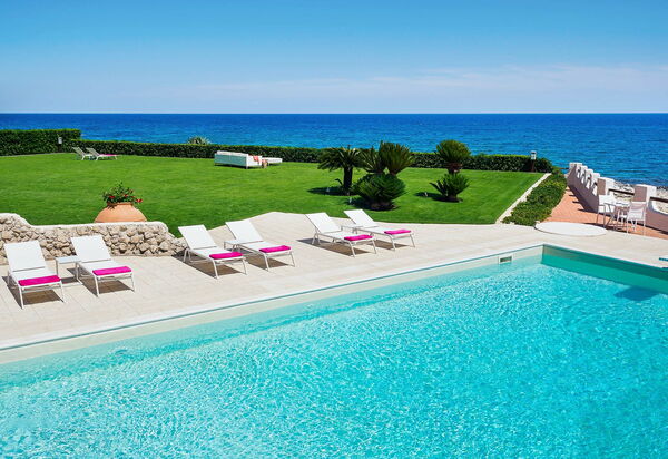 Blu Moon: Keer bekeken, Tuin, zwembad