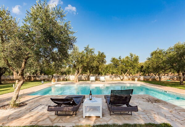 Villa Safiria: Ansichten, Draussen, Garten, Schwimmbad