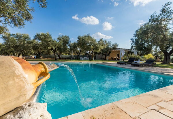 Villa Safiria: Schwimmbad