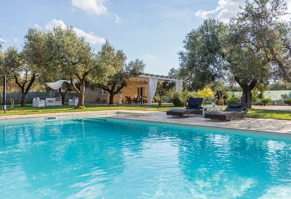 Villa Safiria: Schwimmbad