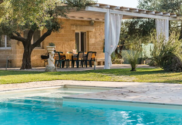 Villa Safiria: Schwimmbad