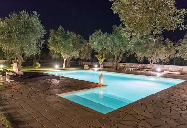 Villa Safiria: Draussen, Schwimmbad