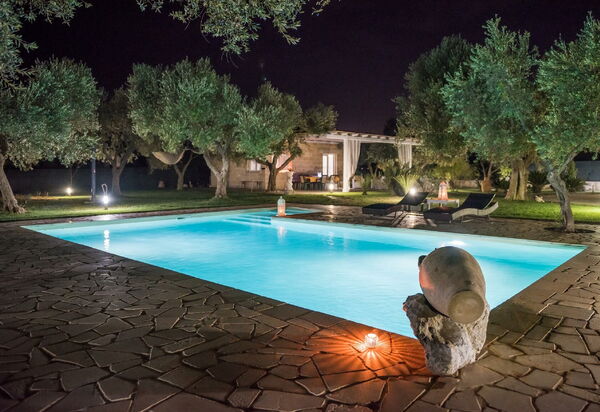 Villa Safiria: Schwimmbad