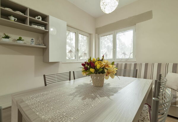 Villa Safiria: Esszimmer