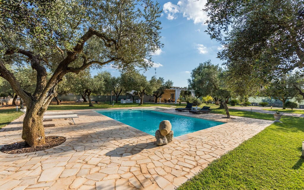Villa Safiria: Garden, Pool