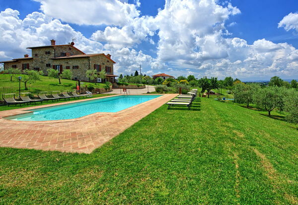 Villa Farneta: Have, pool, Udvendige