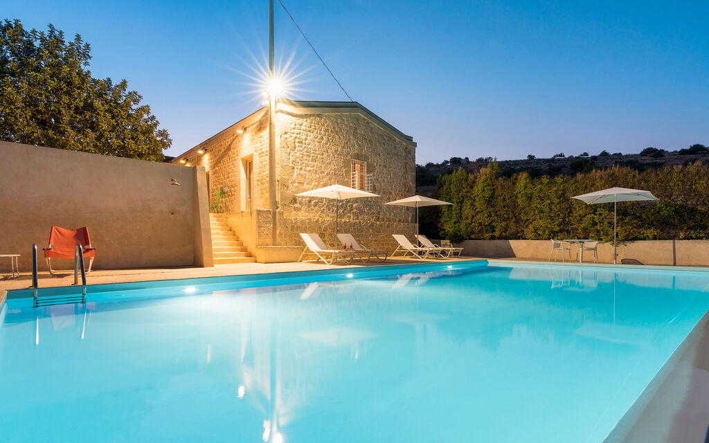 Villa Luna: Building Exterior, Outdoor, Pool