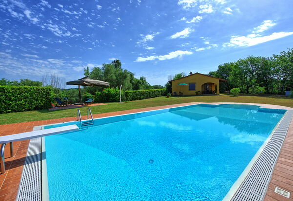 Casa Legoli: бассейн, Сад