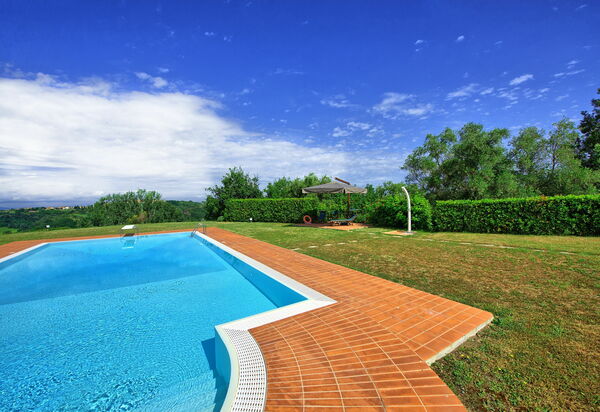 Casa Legoli: бассейн, Сад