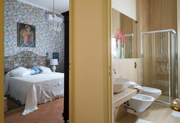 Villa San Ciro: Bad, Schlafzimmer