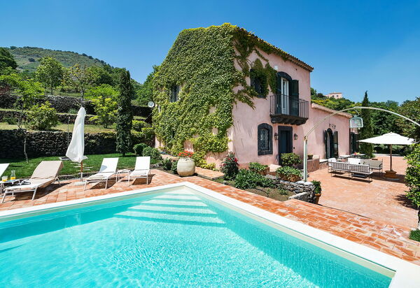 Villa La Capinera: Draussen