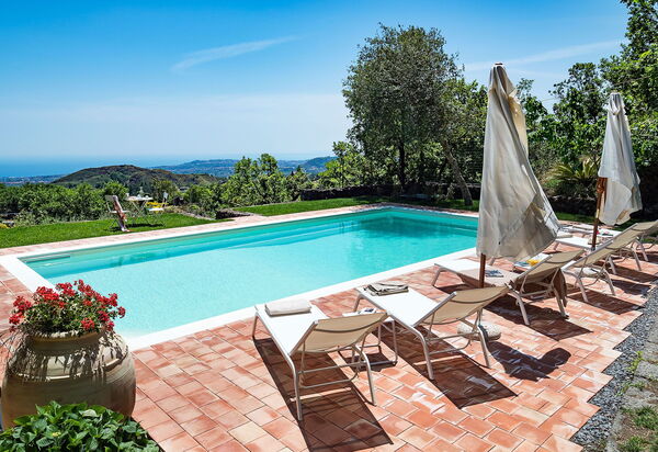 Villa La Capinera: Draussen, Schwimmbad