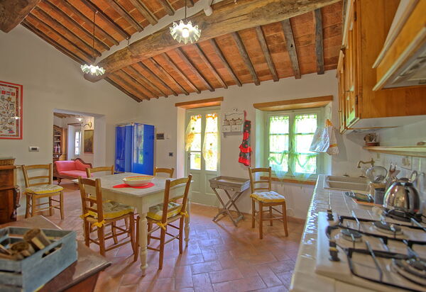 Casale San Martino: Esszimmer, Küche, Wohnzimmer