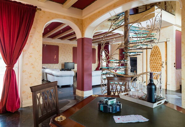 Villa Drago Spa: Esszimmer, Wohnzimmer