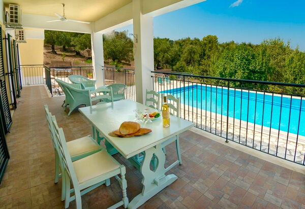 Villa Di Giovanni: Altan / terrasse / gårdhave, pool, Udendørs