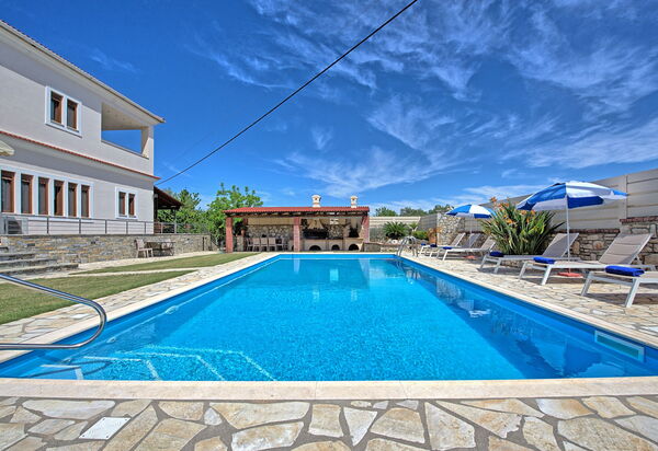 Acharavi Beach Villa: Outdoor, Pool