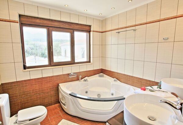 Acharavi Beach Villa: Bathroom
