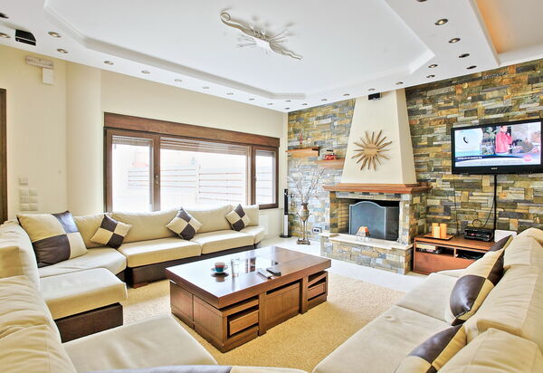 Acharavi Beach Villa: Living Room