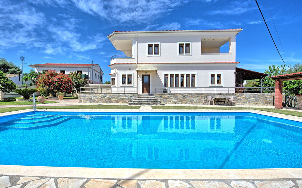 Acharavi Beach Villa: bassin, Été, Extérieur