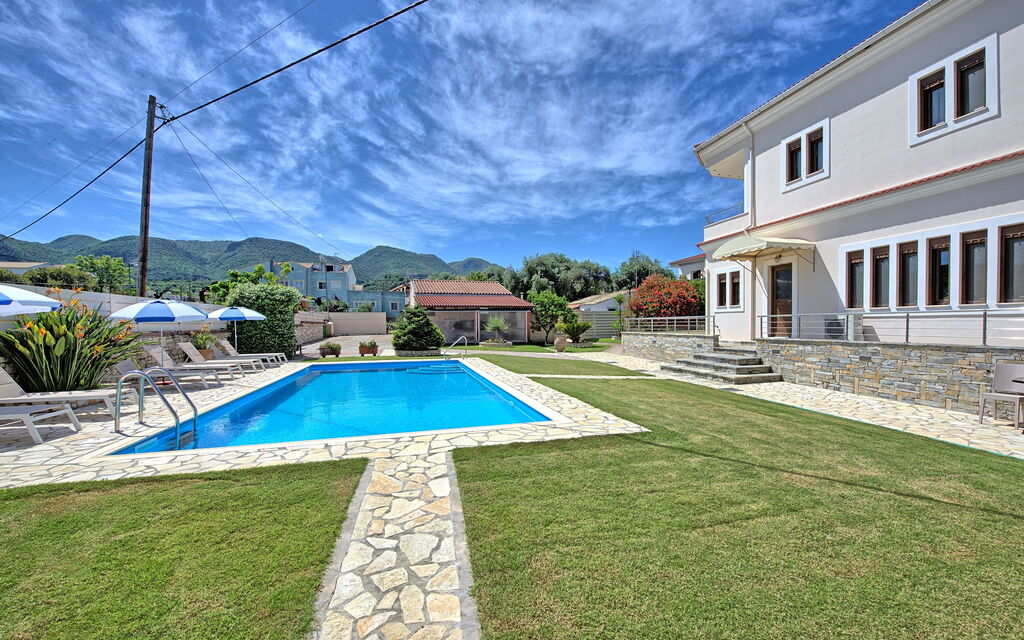 Acharavi Beach Villa: bassin, Été, Extérieur, Jardin