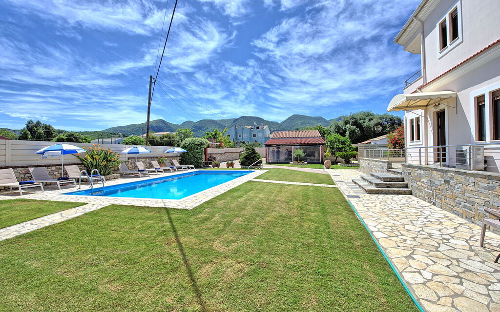 Acharavi Beach Villa: Extérieur, Jardin