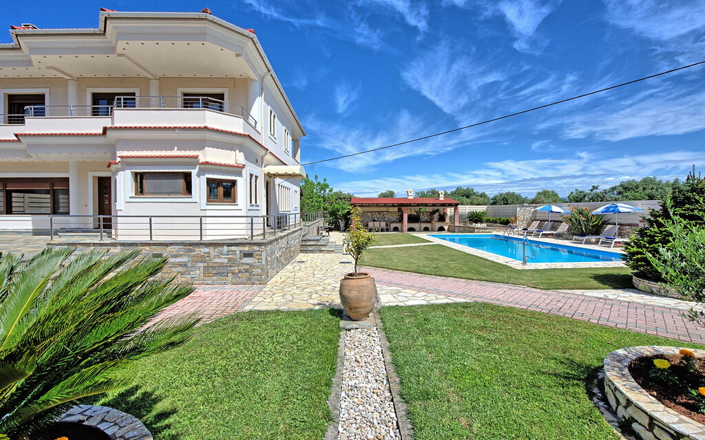 Acharavi Beach Villa: Extérieur, Jardin