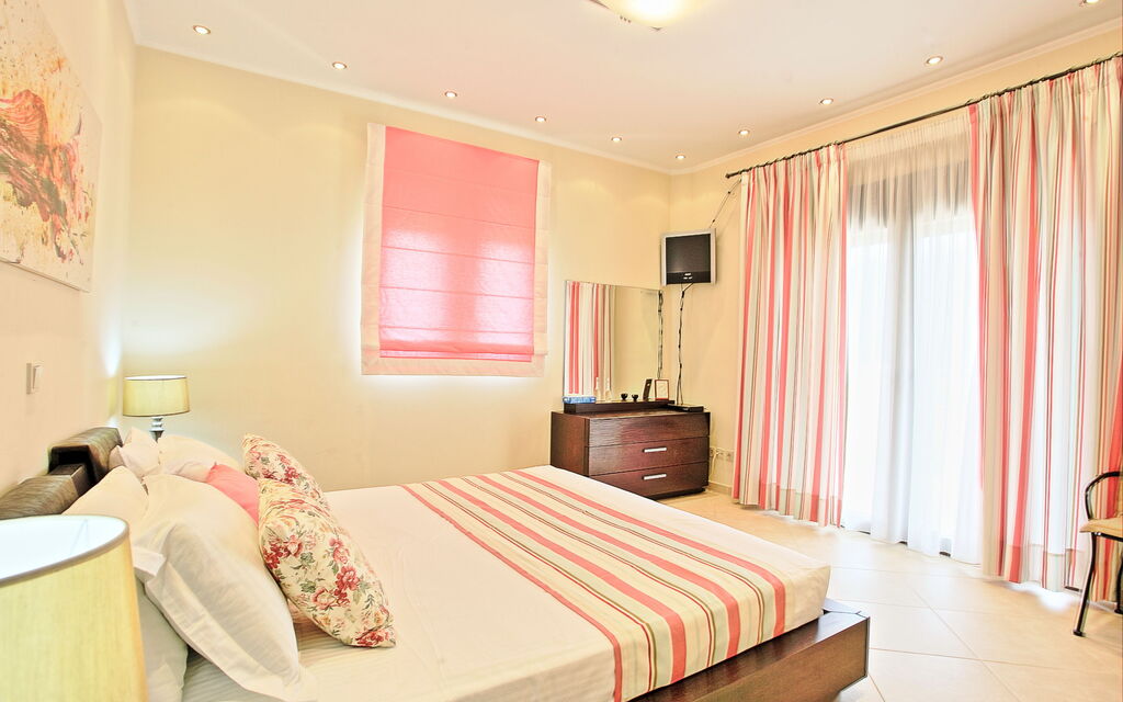 Acharavi Beach Villa: chambre à coucher