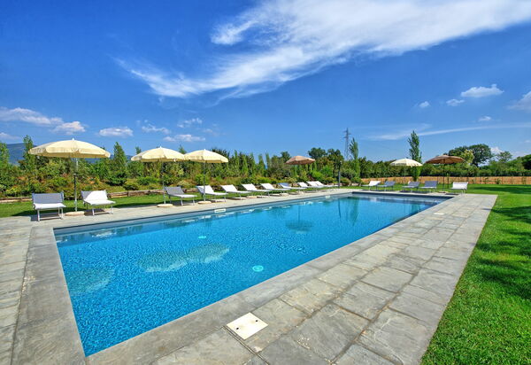 Villa Cangeli: Draussen, Schwimmbad