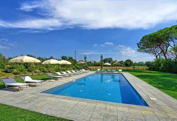 Villa Cangeli: Draussen, Garten, Schwimmbad