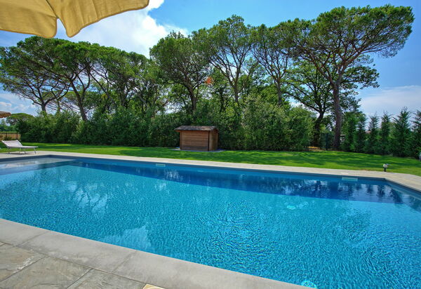 Villa Cangeli: Draussen, Garten, Schwimmbad