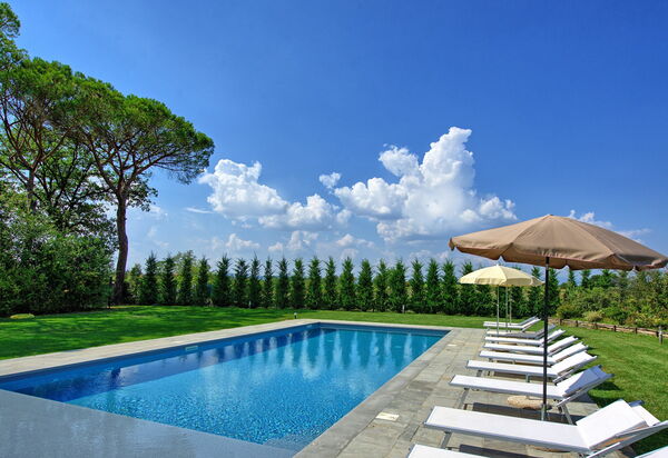 Villa Cangeli: Draussen, Garten, Schwimmbad