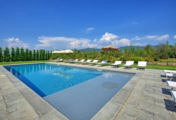 Villa Cangeli: Draussen, Schwimmbad