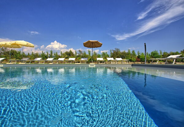 Villa Cangeli: Draussen, Schwimmbad