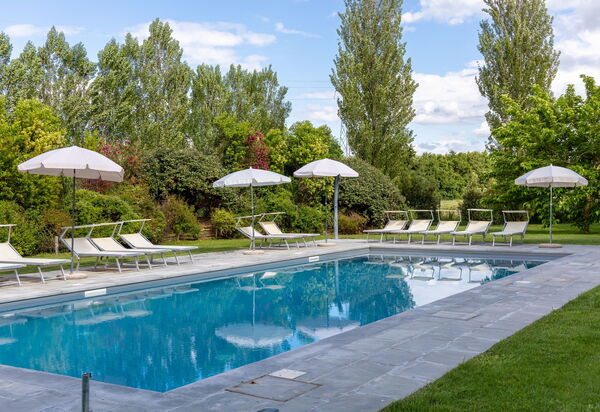 Villa Cangeli: Draussen, Schwimmbad